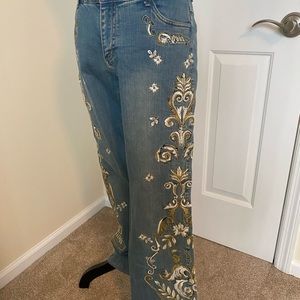 Cache designer jeans,  with gold embroidery.
